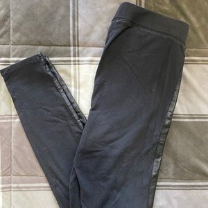 {PINK} Black Leggings w Faux Leather Stripe Size M